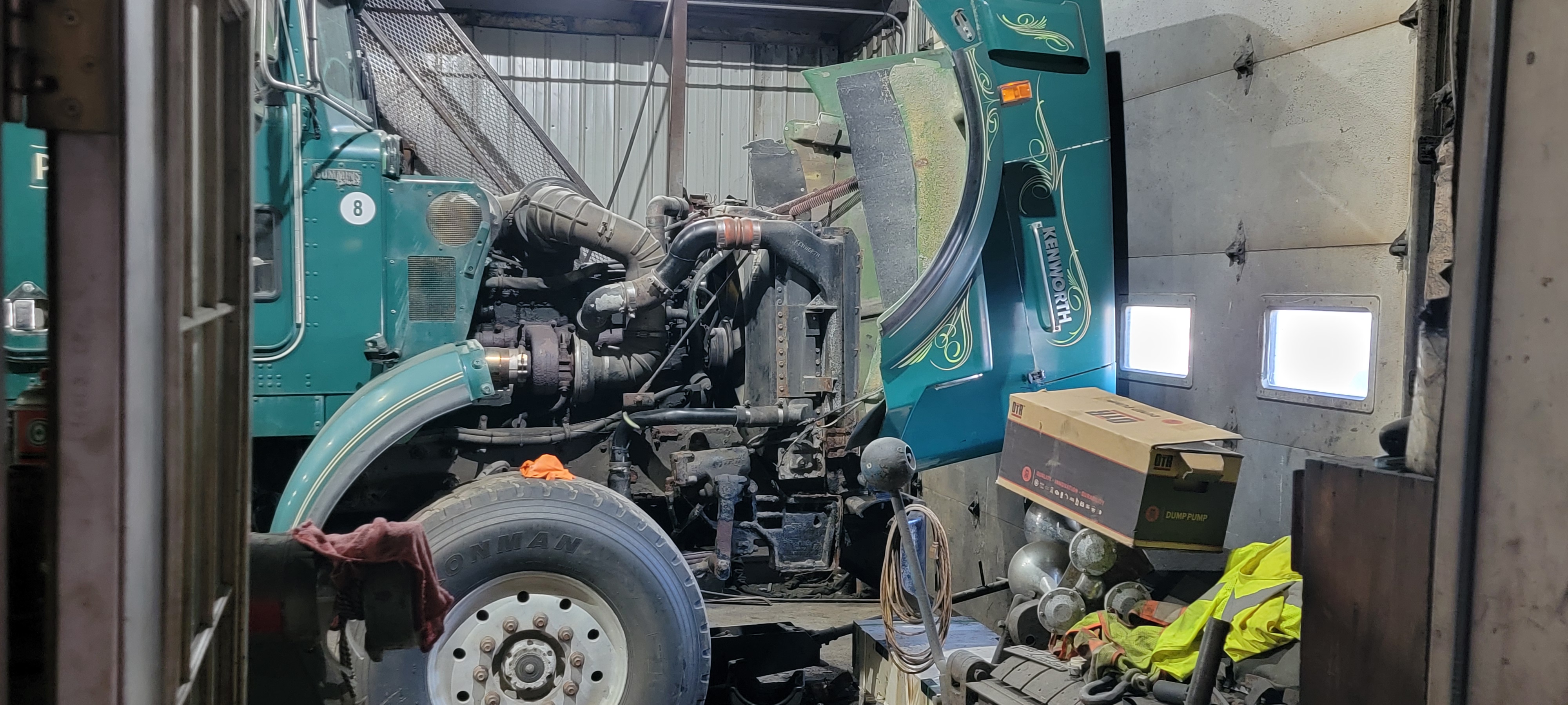 Truck Engine Repair Shop